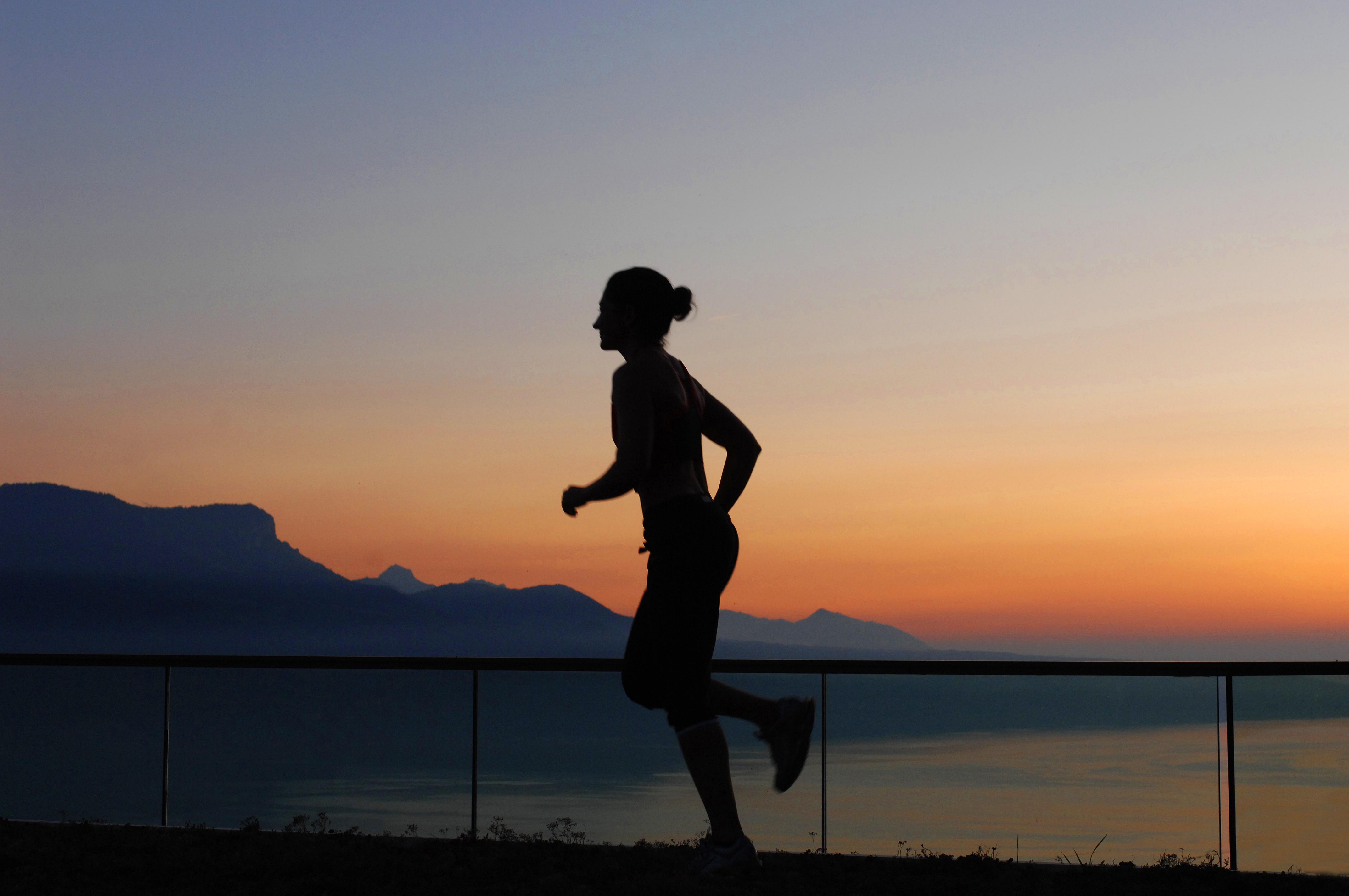 Le Mirador Resort & Spa Mont Pelerin Exterior photo A woman jogging